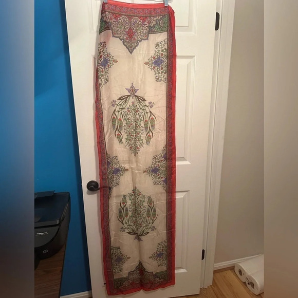 Floral silk scarf from India - Picture 2 of 9